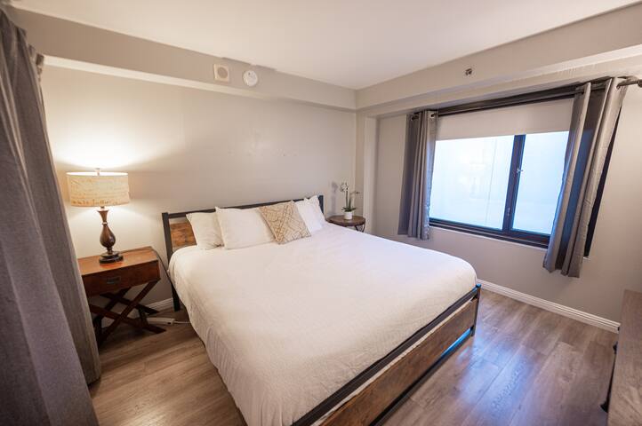 Stay together on the strip – 2 bedroom suite gallery image 4