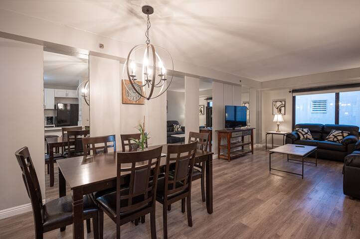 Stay together on the strip – 2 bedroom suite gallery image 2