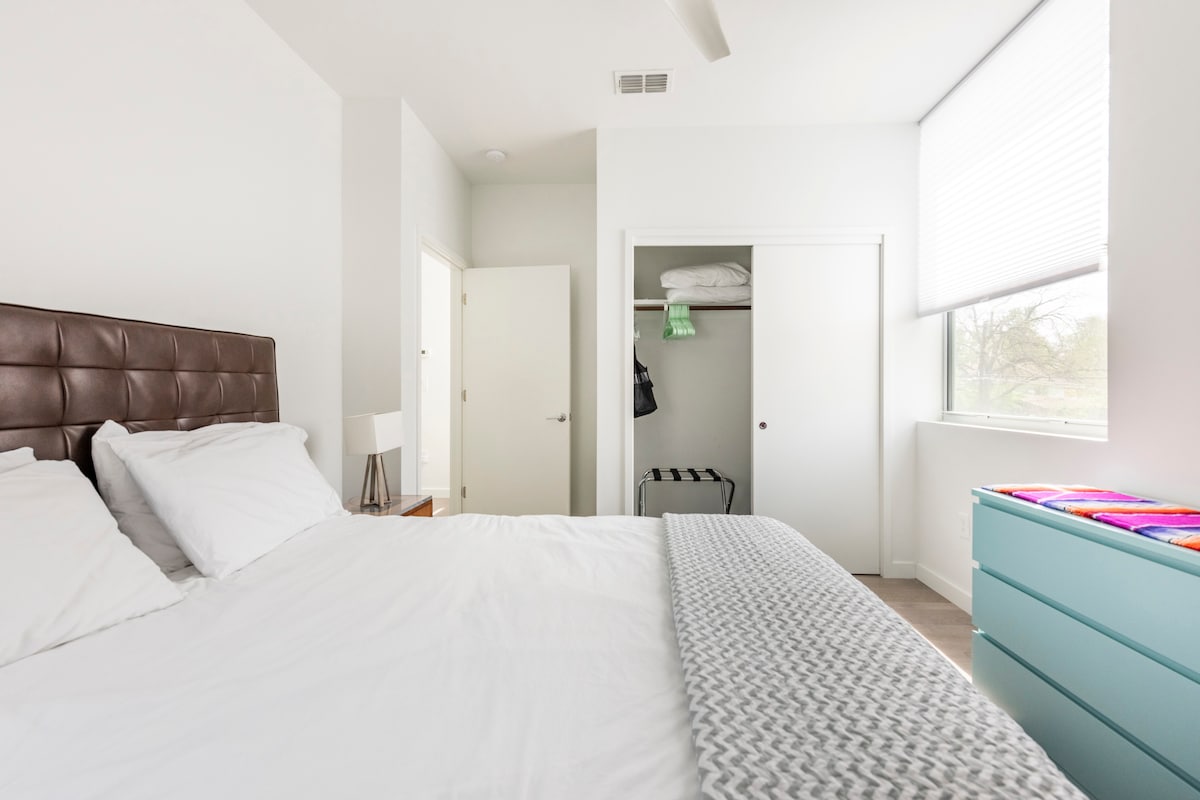 Private Upstairs Suite in East Austin Neighborhood
