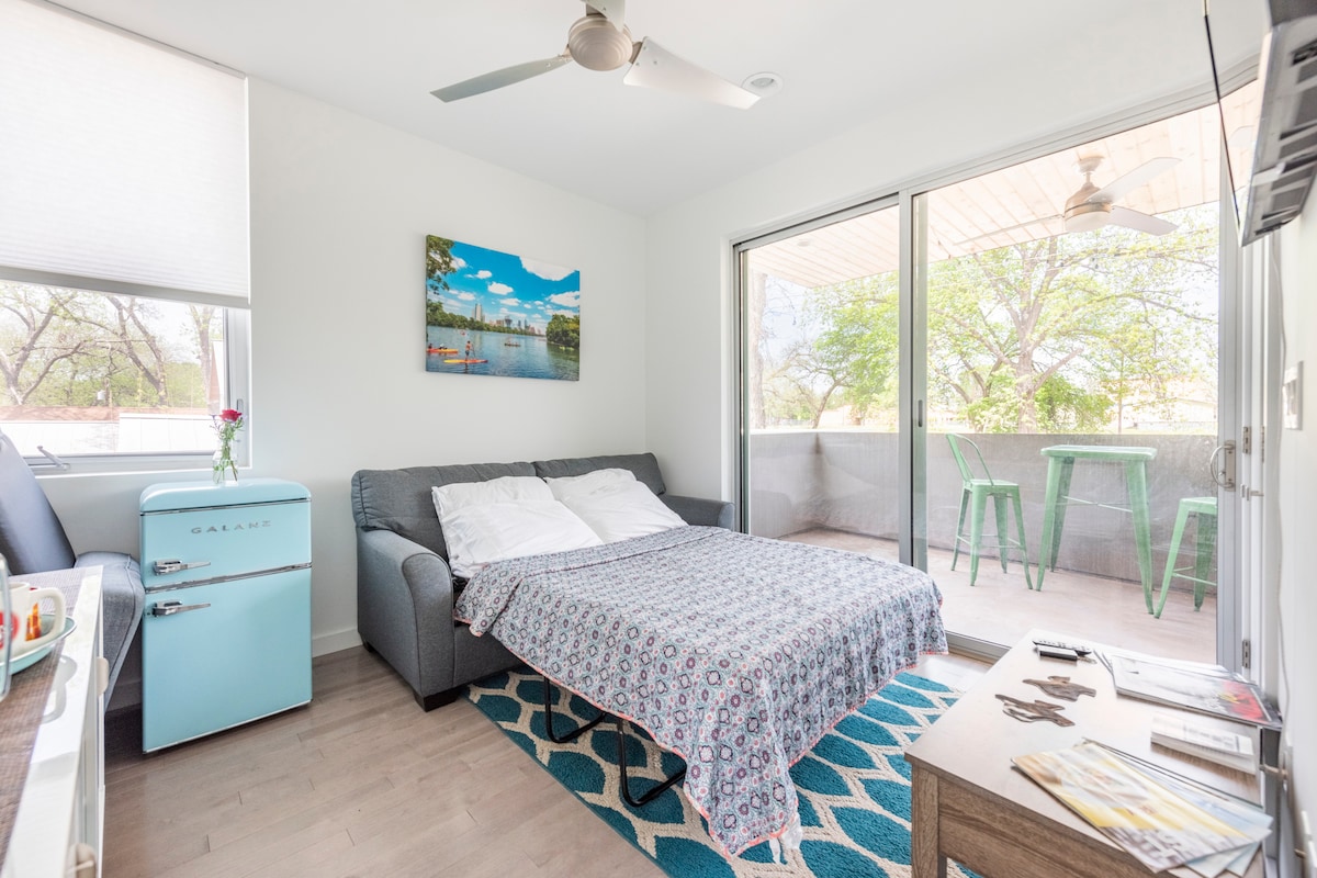 Private Upstairs Suite in East Austin Neighborhood