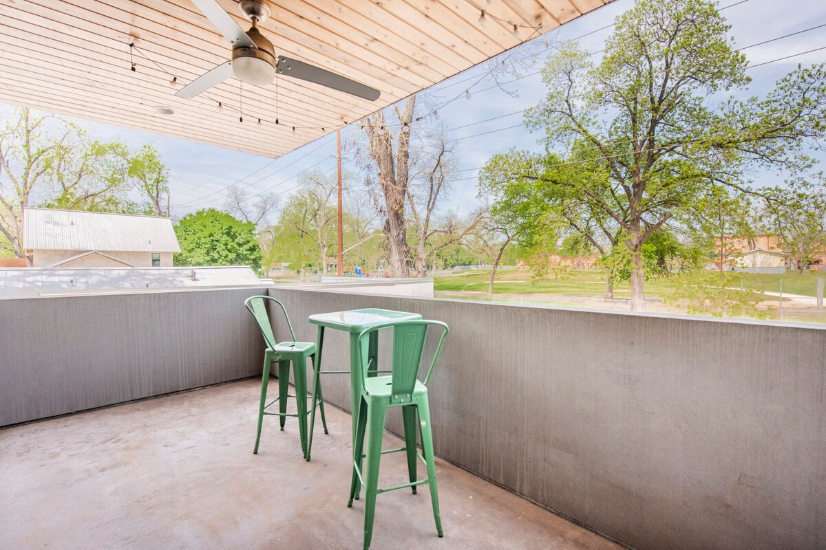 Private Upstairs Suite in East Austin Neighborhood