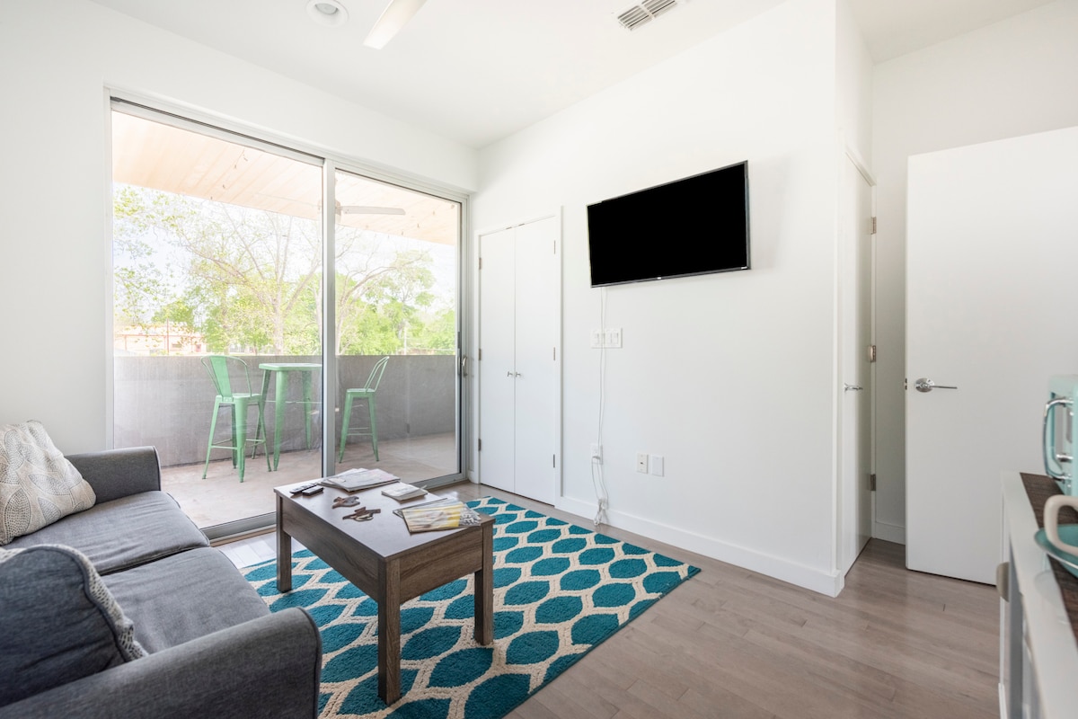 Private Upstairs Suite in East Austin Neighborhood