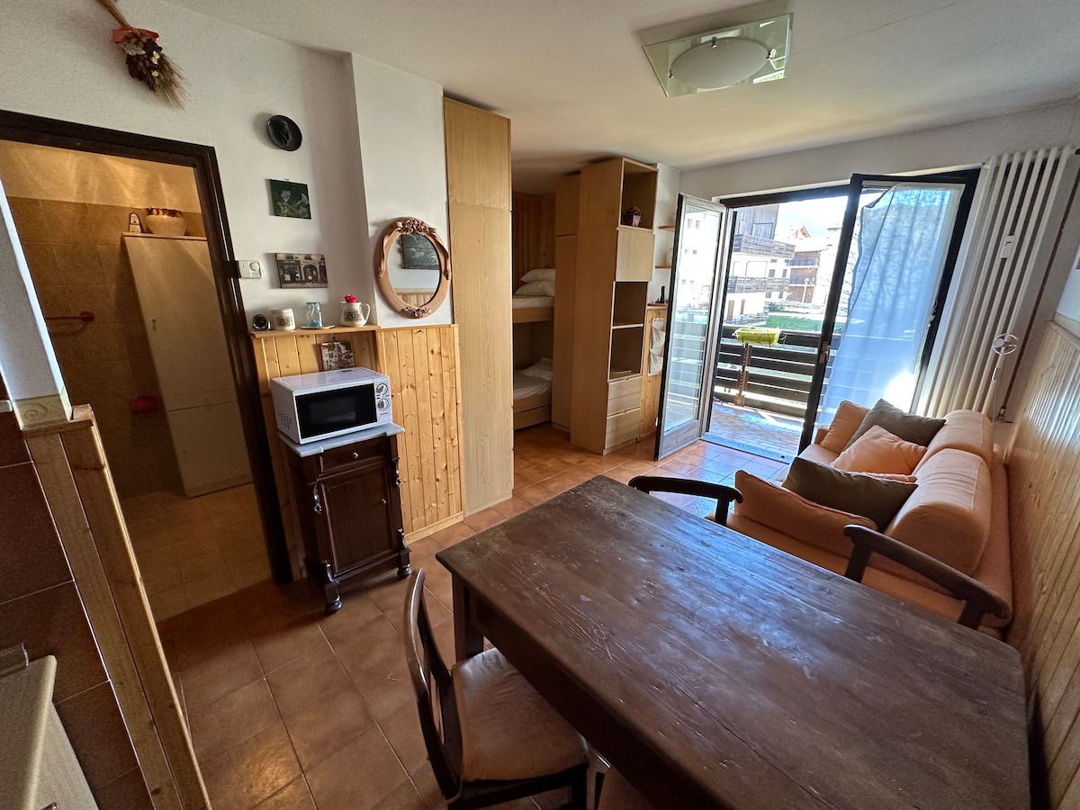 Proprietà Airbnb di successo: Studio at the end of ski slopes ***** a Aprica