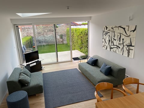 Successful Airbnb property: Warm & cozy, city center, free parking. in Brugge