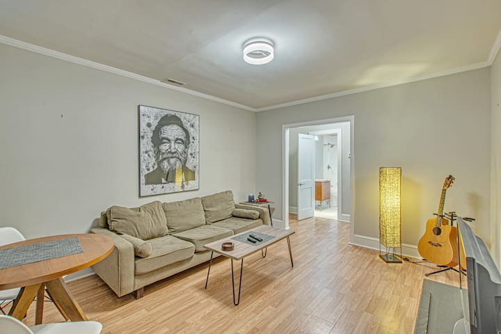 The Esben-ordered, musical, beautiful 1/1apartment
