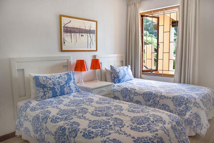 Review by Clifford, October 2020;

'Highly recommended. 
Great location and excellent amenities'