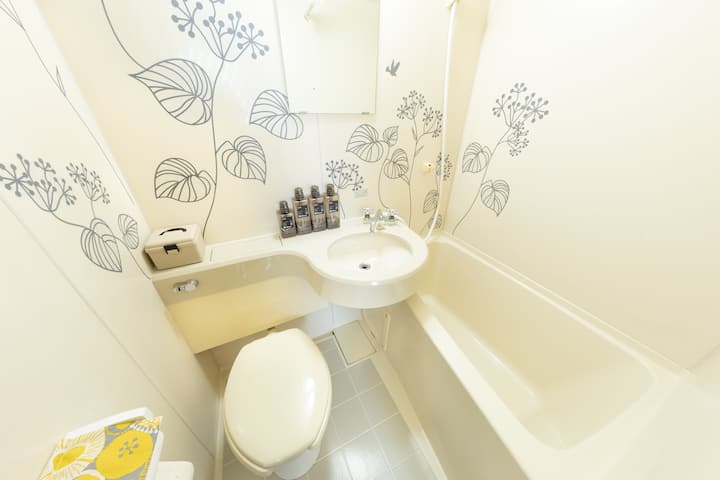 フルバスルームシャンプー・コンディショナー・ボディーソープ・クリーンスをご用意しております。