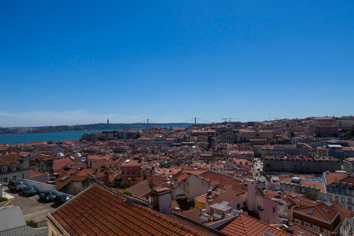 Lisbon Panoramic View 3 Bedrs+3 Baths+Balconies+AC gallery image 3