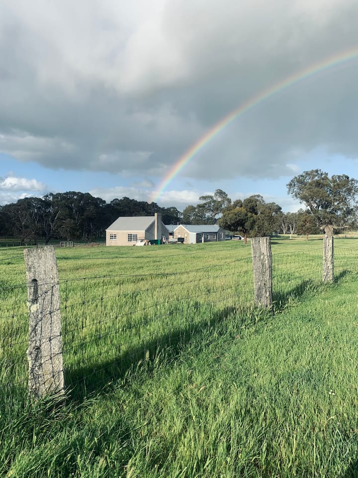 Entire Historic Shearer’s Quarters Mount William Guesthouses for