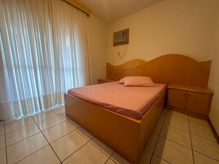 غرفة نوم 01 - مناسبة مع مكيف هواء وتلفزيون