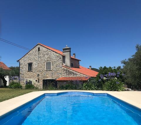 Farmhouse for 12 guests with pool