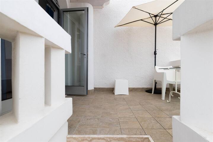 House on the sea: terrace and veranda with view gallery image 5