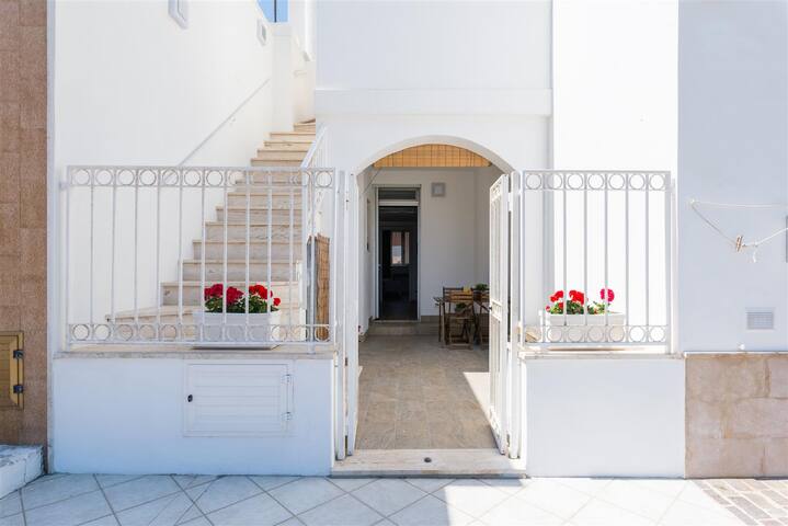 House on the sea: terrace and veranda with view gallery image 2