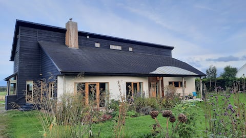 Perfect for Electric Picnic or Ploughing sleeps 10