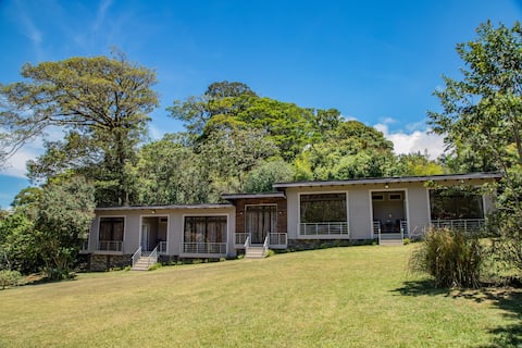 Yerbabuena Lodge | 12 People | Monteverde, Costa Rica