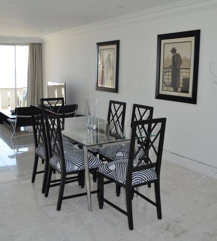 Panoramic Sea and Mountain Views gallery image 3