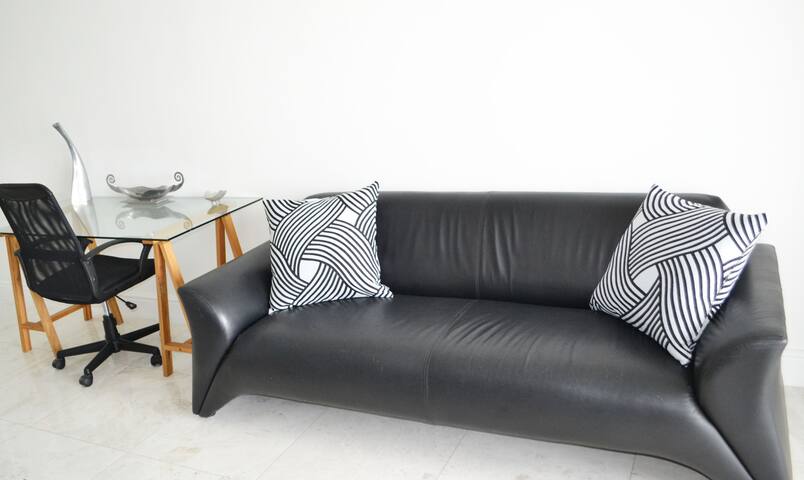 Panoramic Sea and Mountain Views gallery image 4