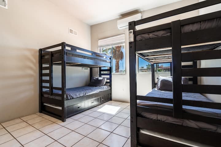 ห้องนอนเตียงสองชั้น