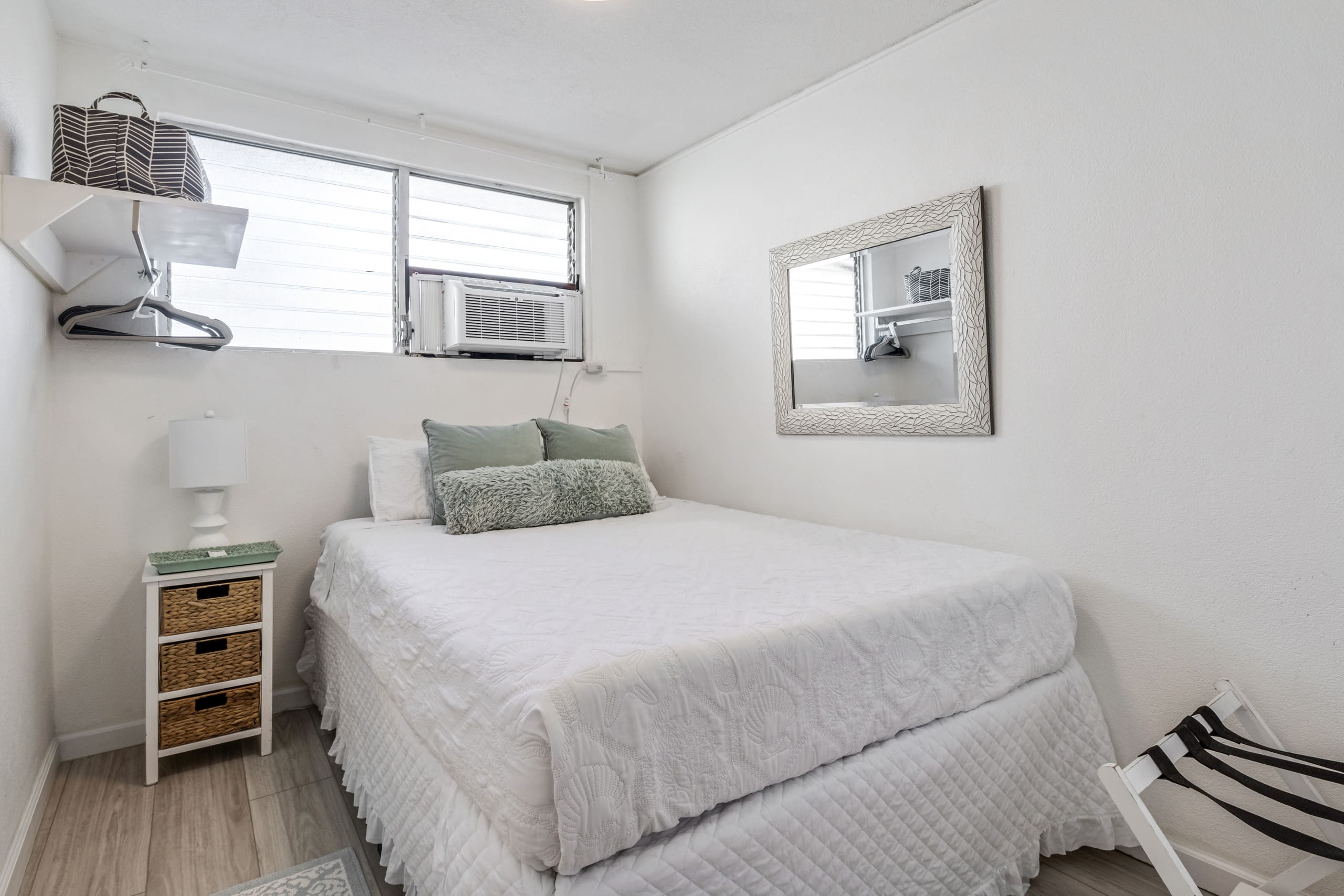 Condo in Honolulu · ★4.89 · 2 bedrooms · 5 beds · 1 private bath - Image 1