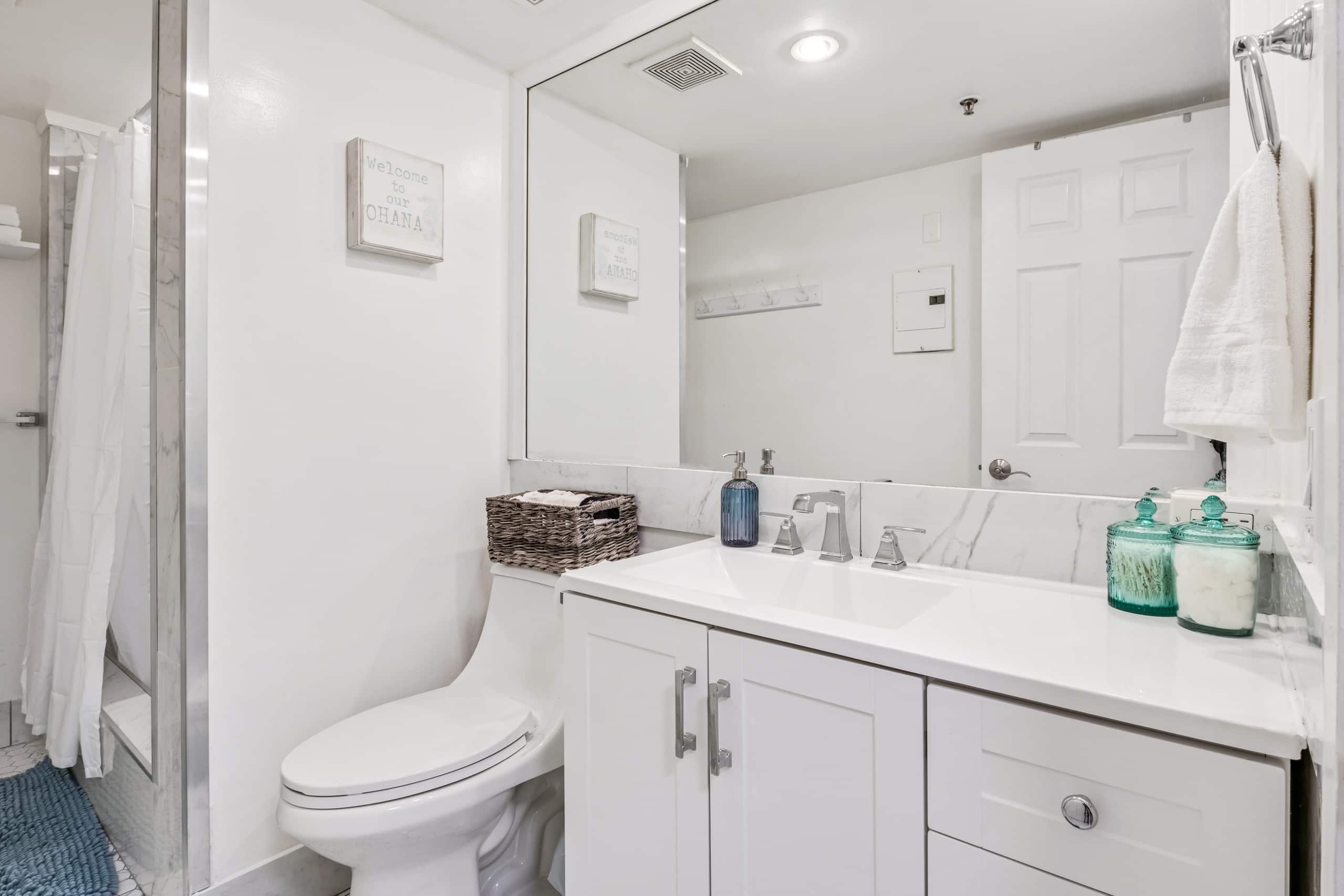 Condo in Honolulu · ★4.89 · 2 bedrooms · 5 beds · 1 private bath - Image 9