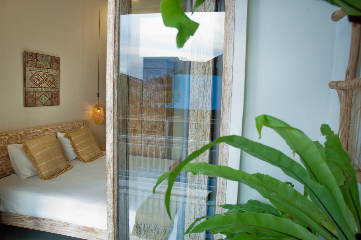 Tropski i topli detalji na drugom katu 