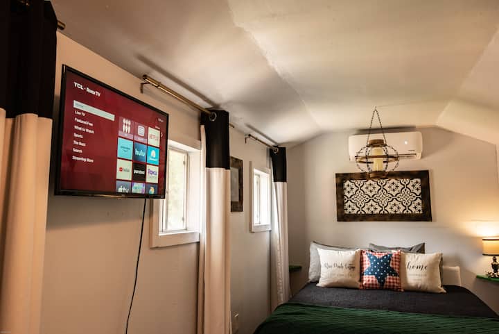 32" smart TV with streaming available in Klein Peach Cottage