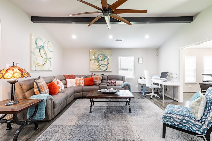 Comfy, Spacious ,Luxurious !Just What You Deserve! - DeSoto, TX