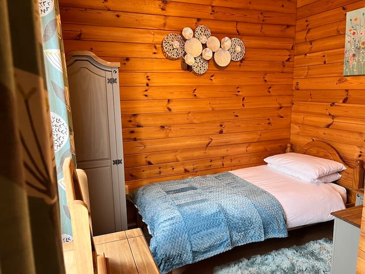 Willow Lodge Single Bedroom
Cedar Springs Log Cabins and Lodges
Heacham, Norfolk