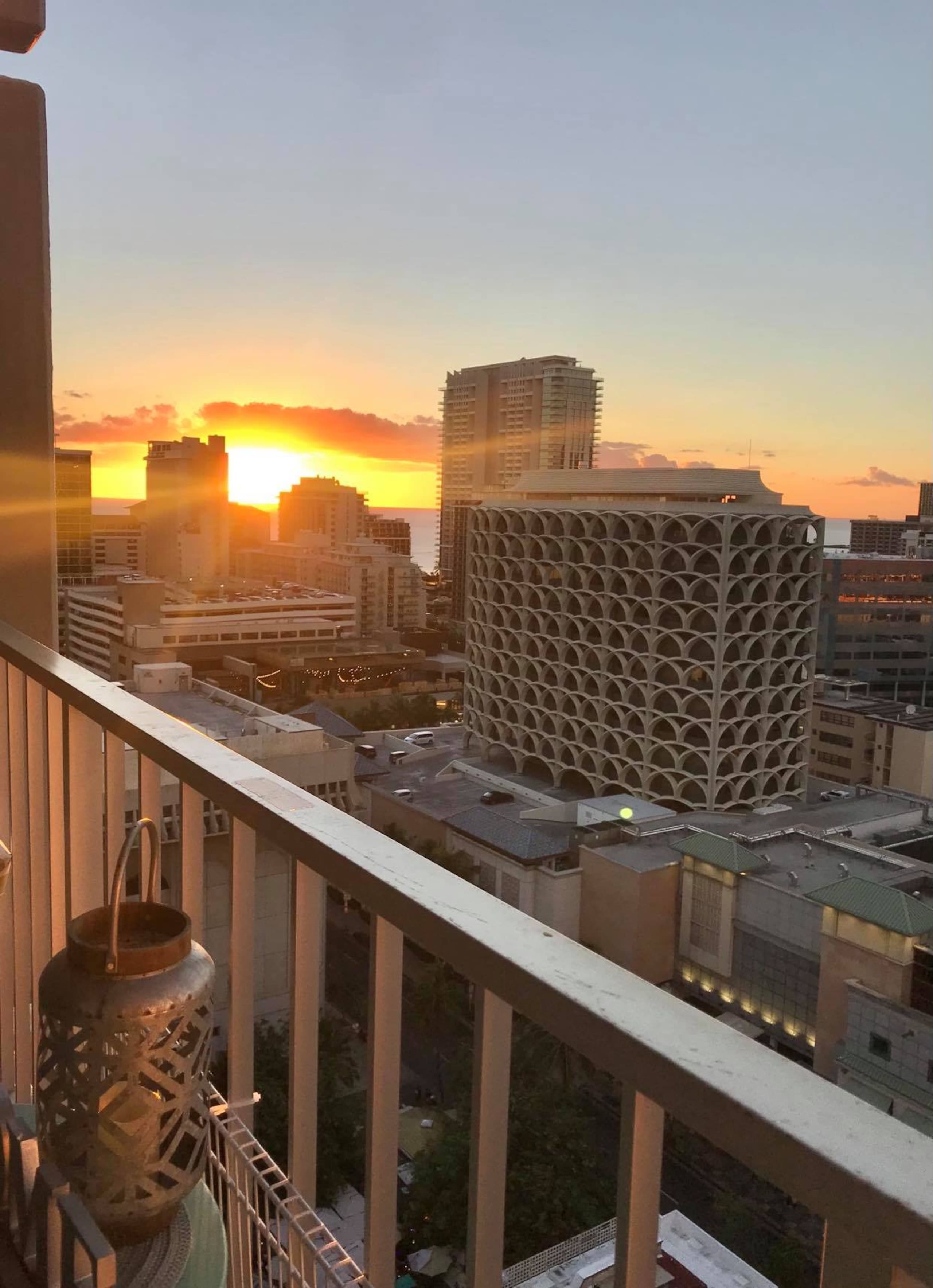 Condo in Honolulu · ★4.82 · Studio · 3 beds · 1 private bath - Image 13