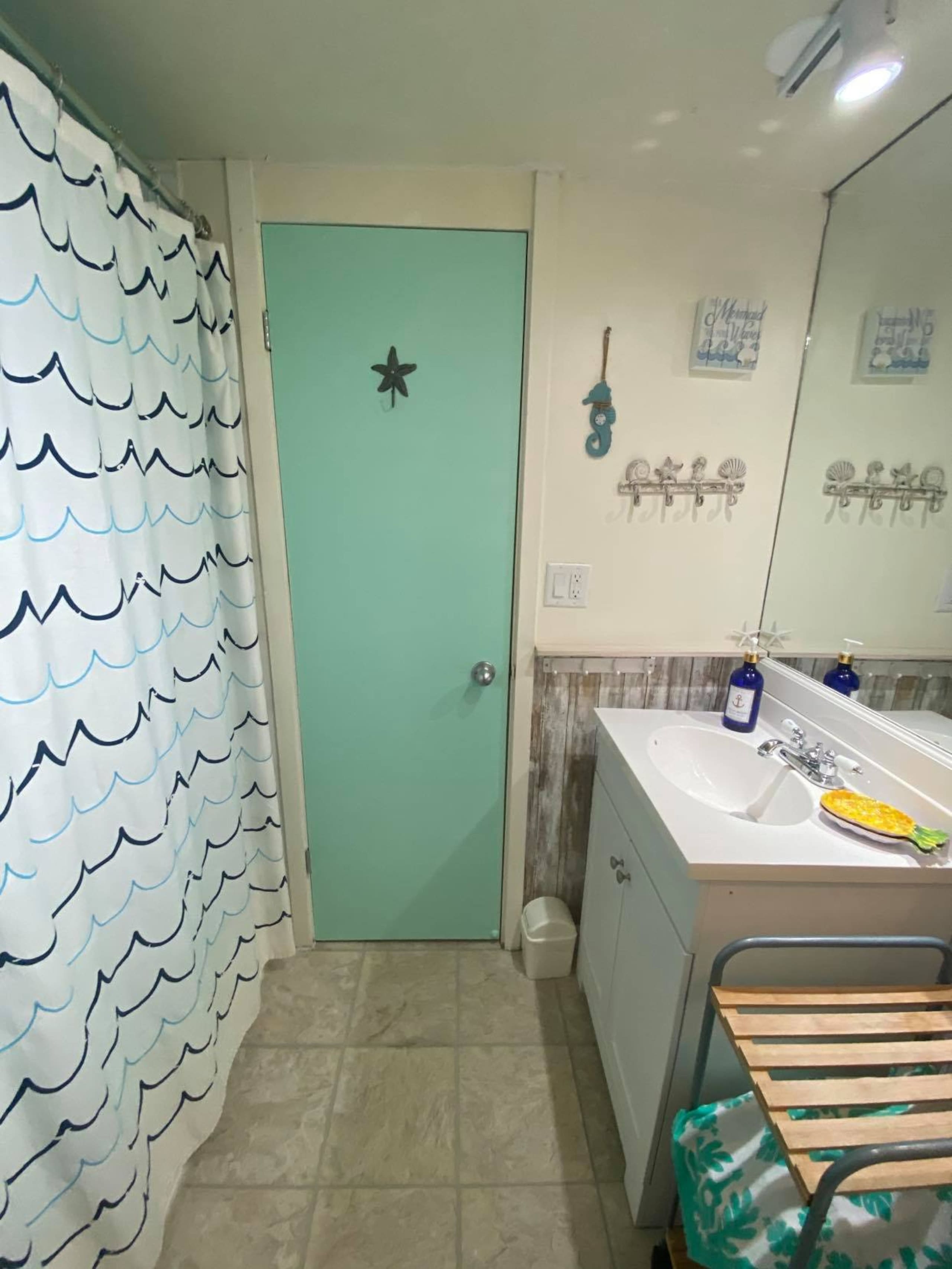 Condo in Honolulu · ★4.82 · Studio · 3 beds · 1 private bath - Image 8