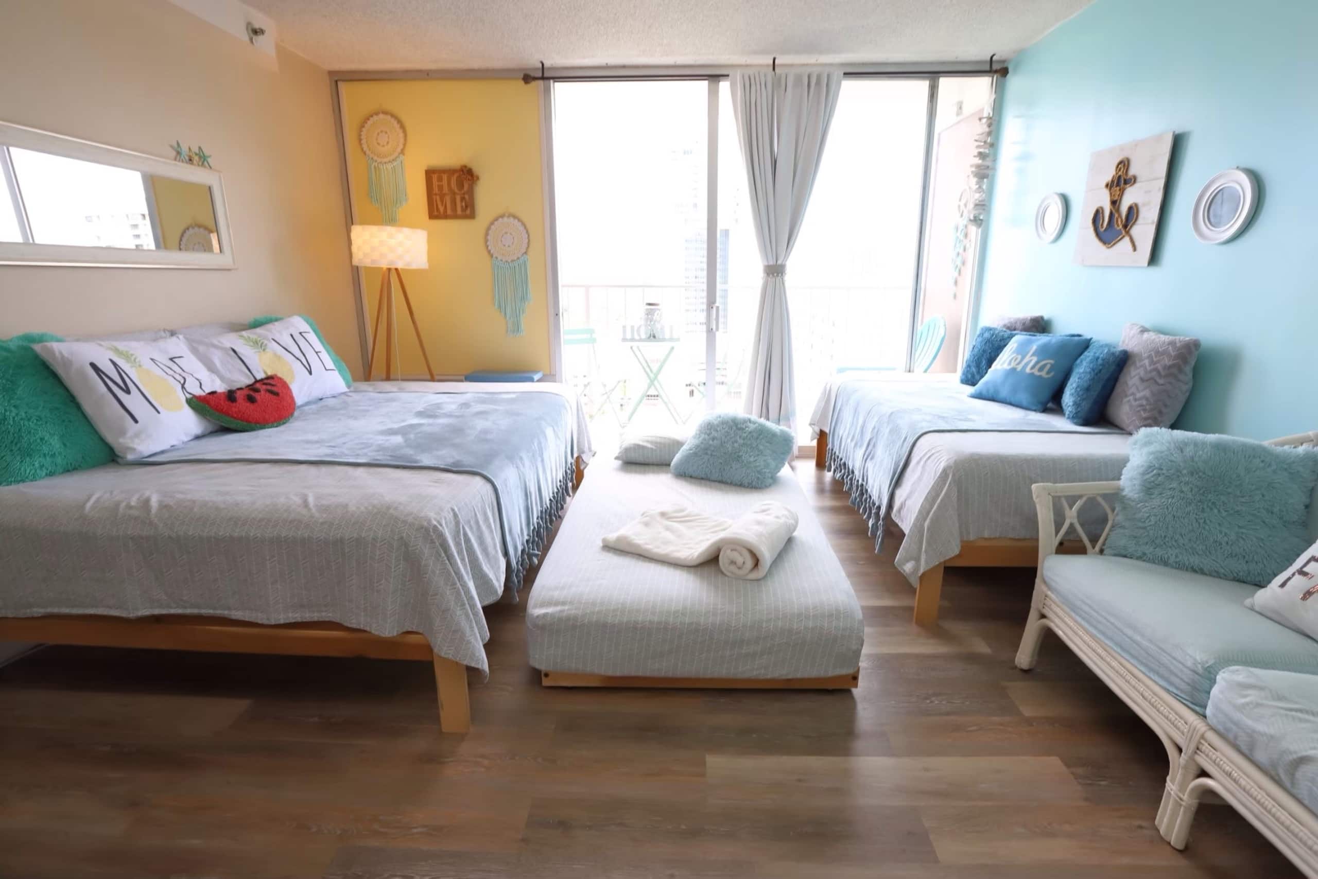 Condo in Honolulu · ★4.82 · Studio · 3 beds · 1 private bath - Image 1