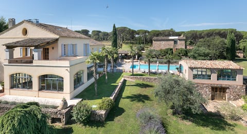 32 pers. Provencal wine estate with Pisicine