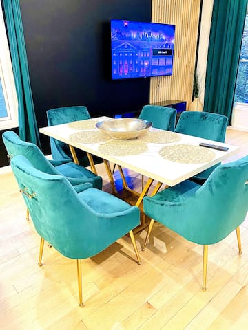 5 Bed 3 Bath Condo w/ parking. 20 mins to NYC gallery image 2