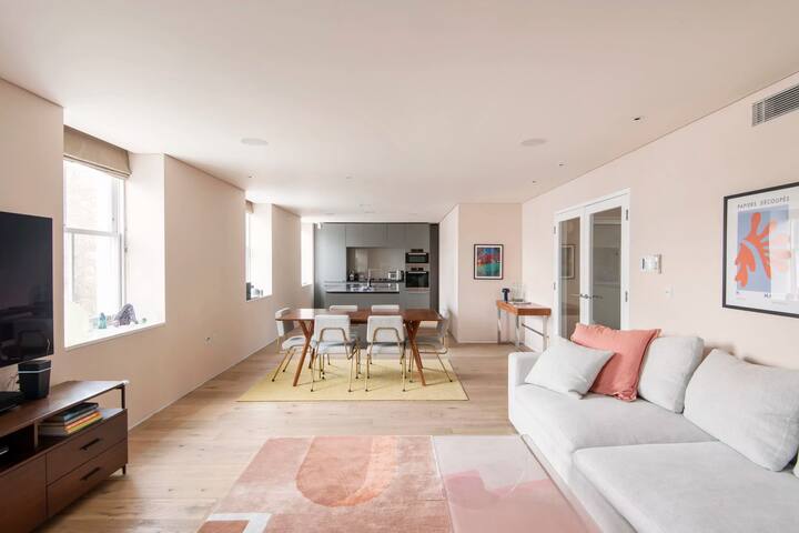 Luxury 2BR Notting Hill Flat • Terraces, Lift & AC