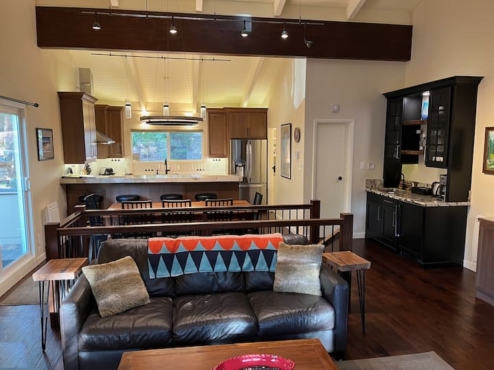 North Shore Condo With Modern Cabin Decor & Tech - Carson City, NV