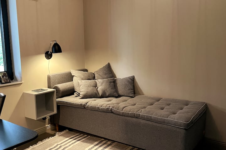 Საძინებელი 5: ოფისი ერთადგილიანი საწოლით 80x200 სმ