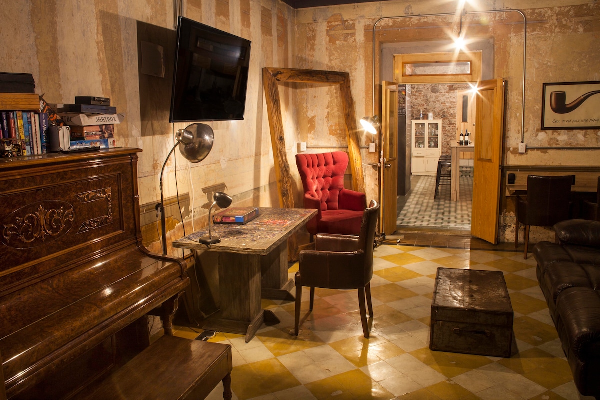 Airbnb con mejor rendimiento: Pool and terrace steps away from Plaza de Armas. en Centro