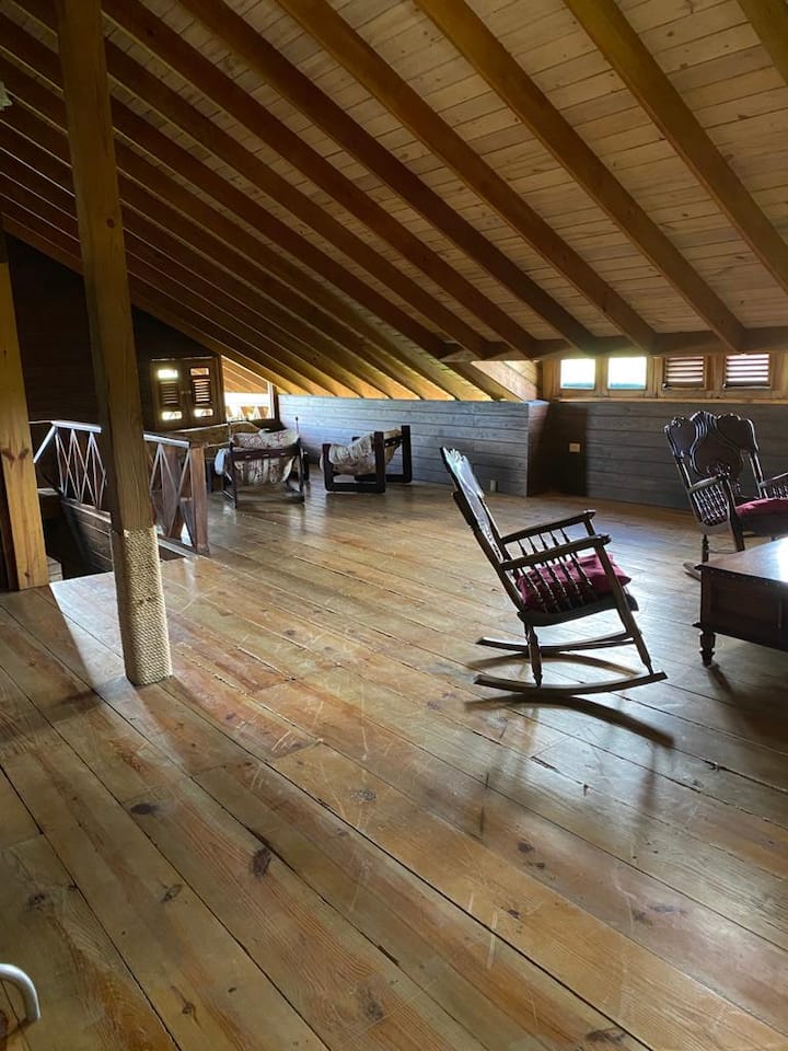 غرفة المعيشة - الطابق الثاني