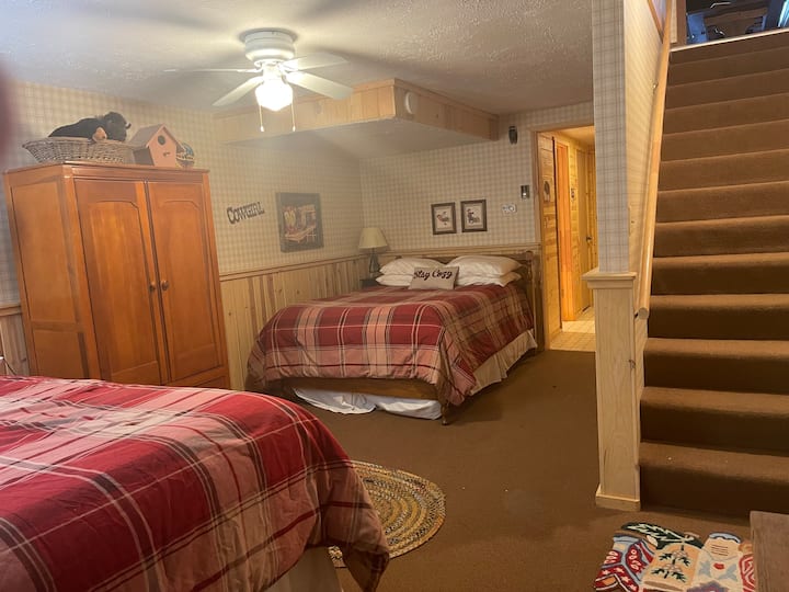 Брачен кревет (широк 150-179 см) на пониско ниво (брачен кревет (широк 180-179 см)