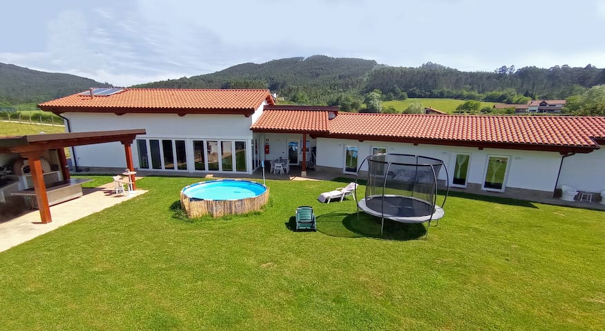 Casa rural entre el mar y la montaña