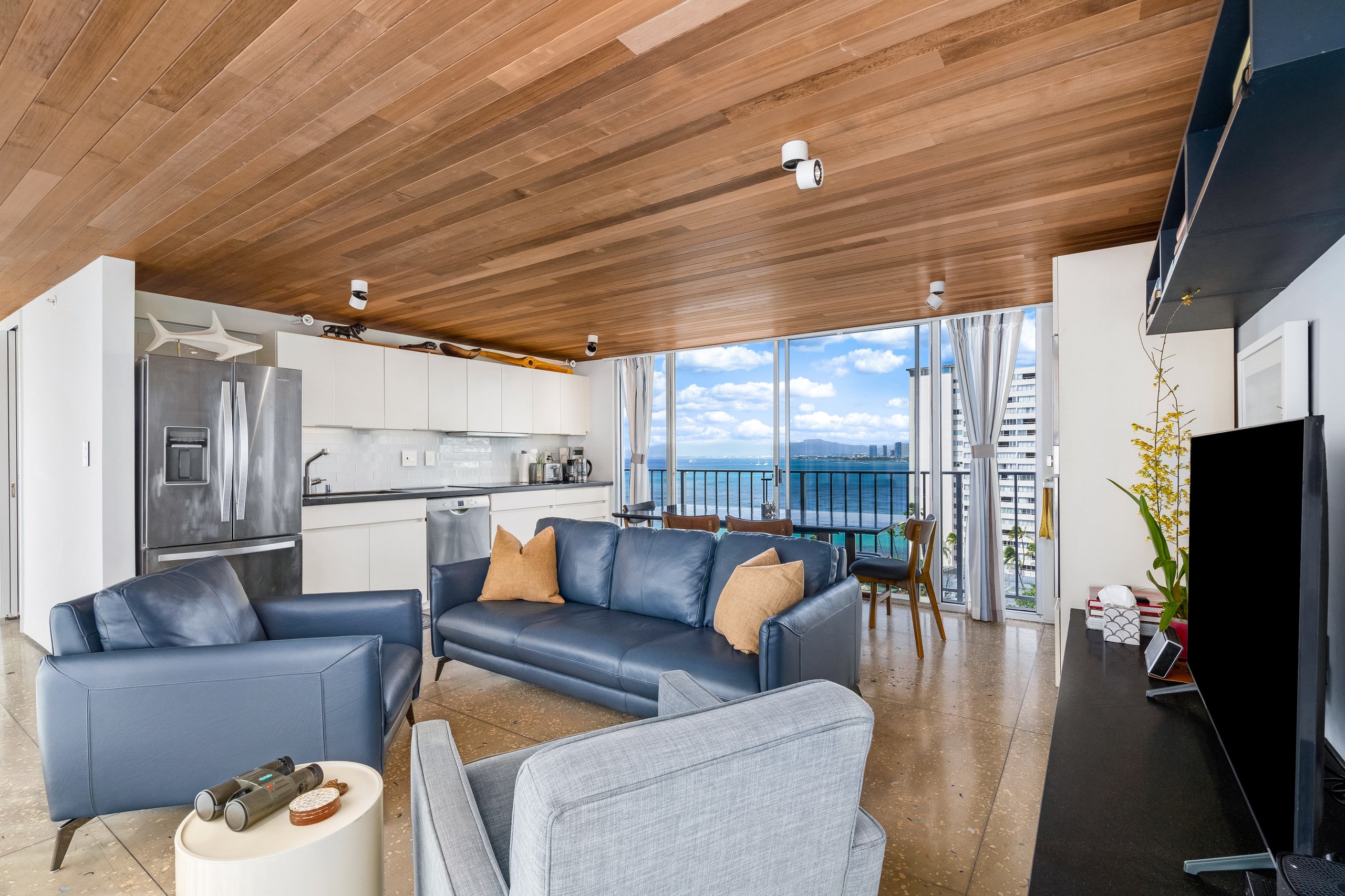 DHBH 1402 3 Bedroom Rooftop unit w/AC & 360° views - Image 6