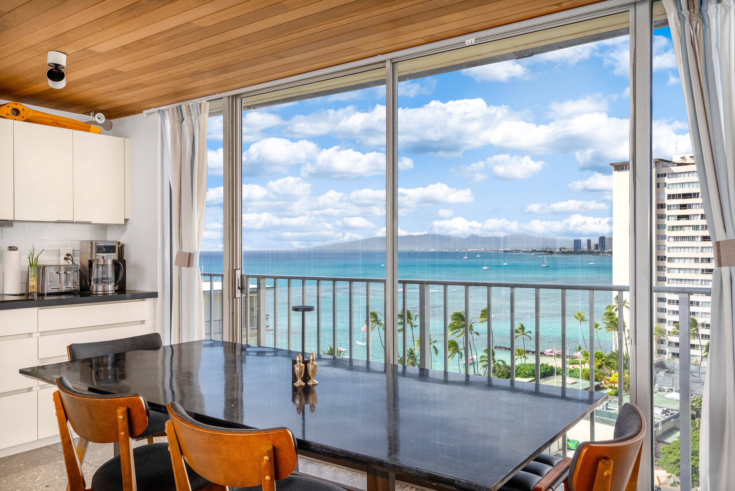 DHBH 1402 3 Bedroom Rooftop unit w/AC & 360° views - Image 14