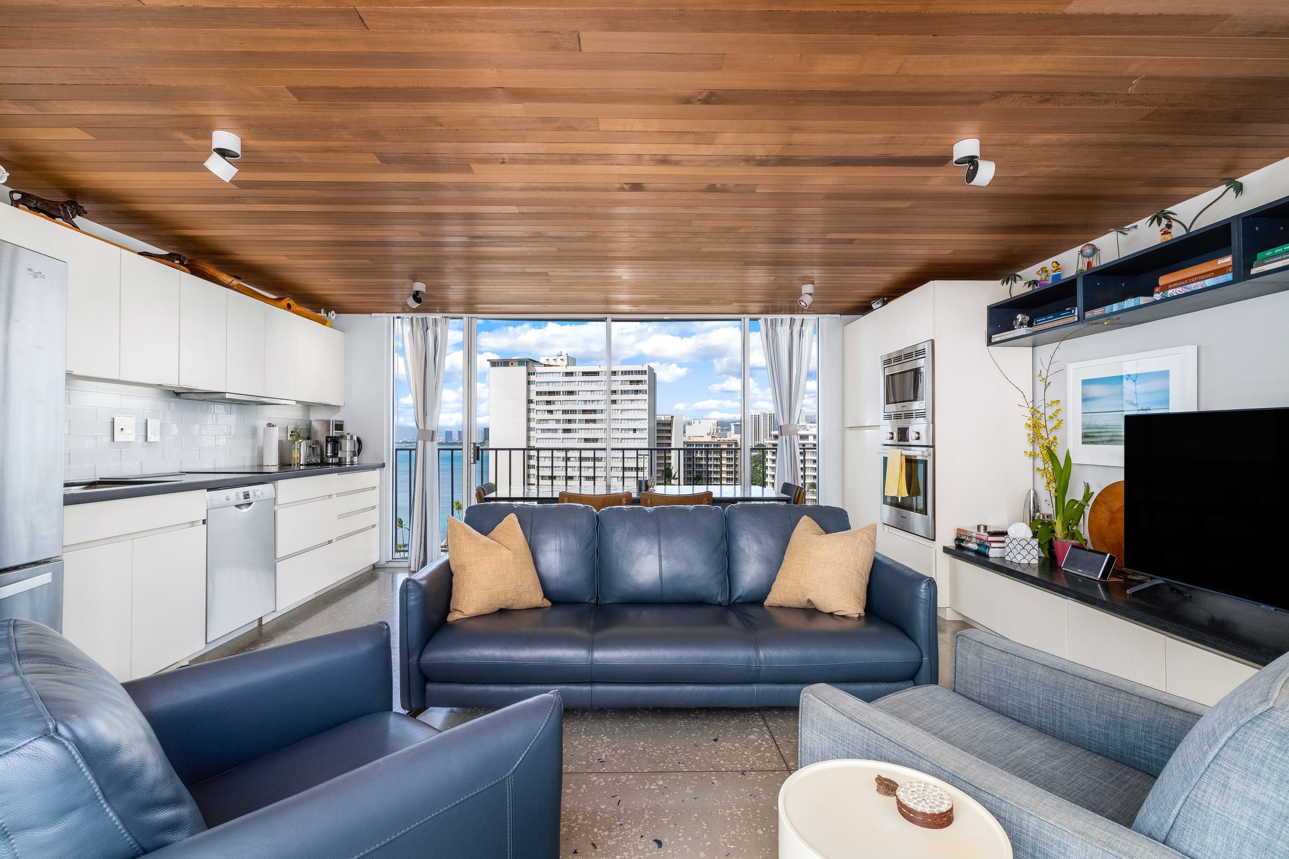 DHBH 1402 3 Bedroom Rooftop unit w/AC & 360° views - Image 3