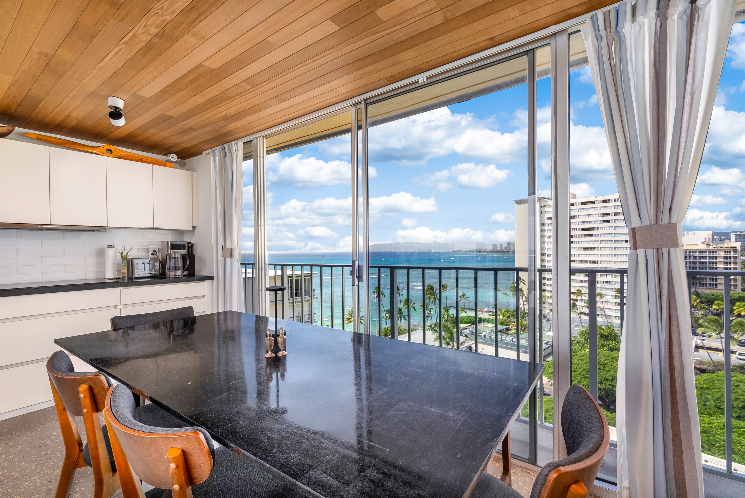 DHBH 1402 3 Bedroom Rooftop unit w/AC & 360° views - Image 13
