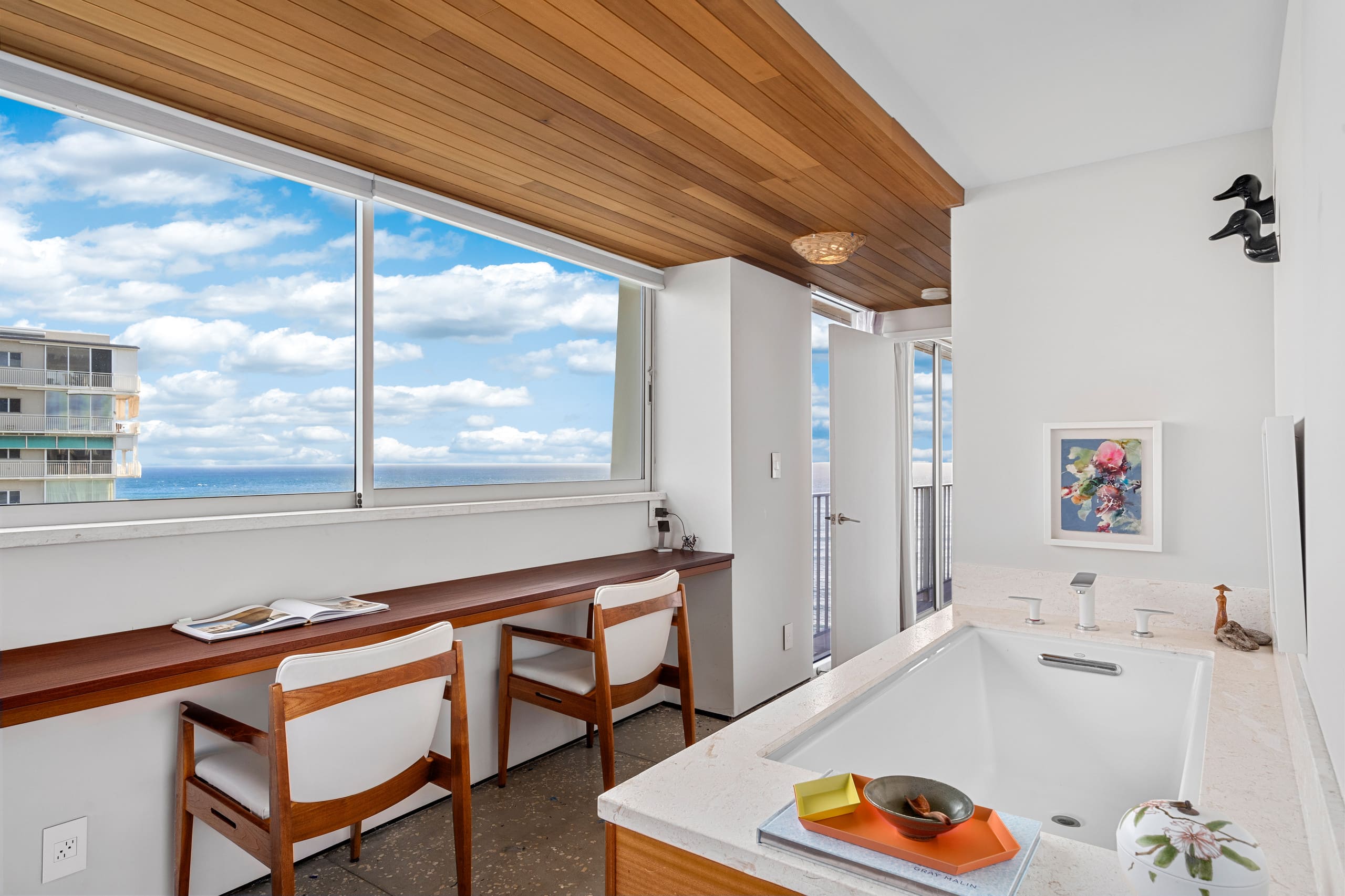 DHBH 1402 3 Bedroom Rooftop unit w/AC & 360° views - Image 31