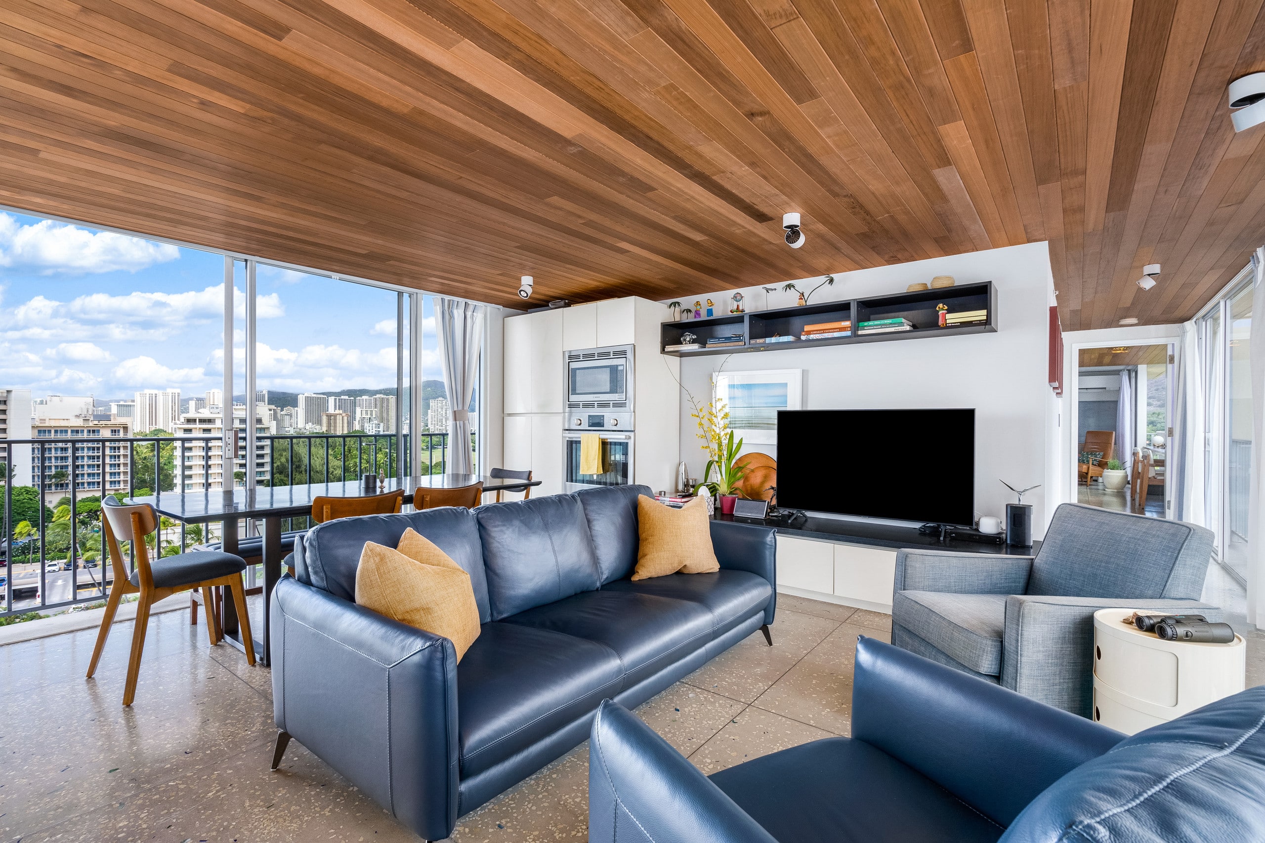 DHBH 1402 3 Bedroom Rooftop unit w/AC & 360° views - Image 4