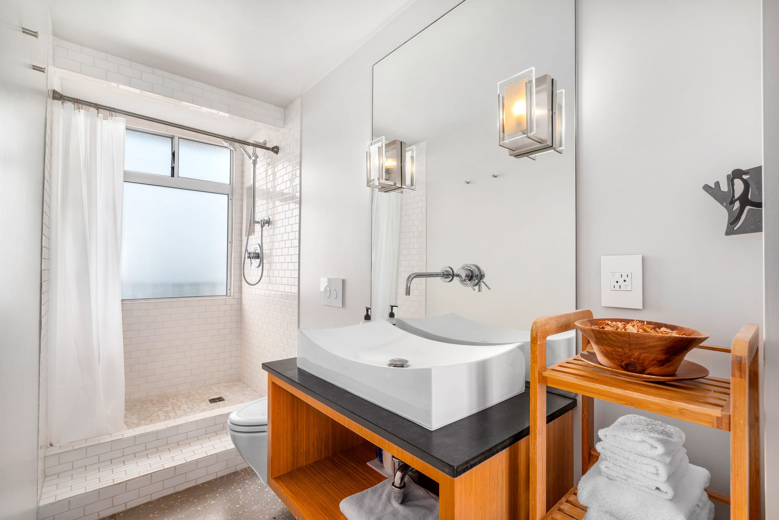 DHBH 1402 3 Bedroom Rooftop unit w/AC & 360° views - Image 30