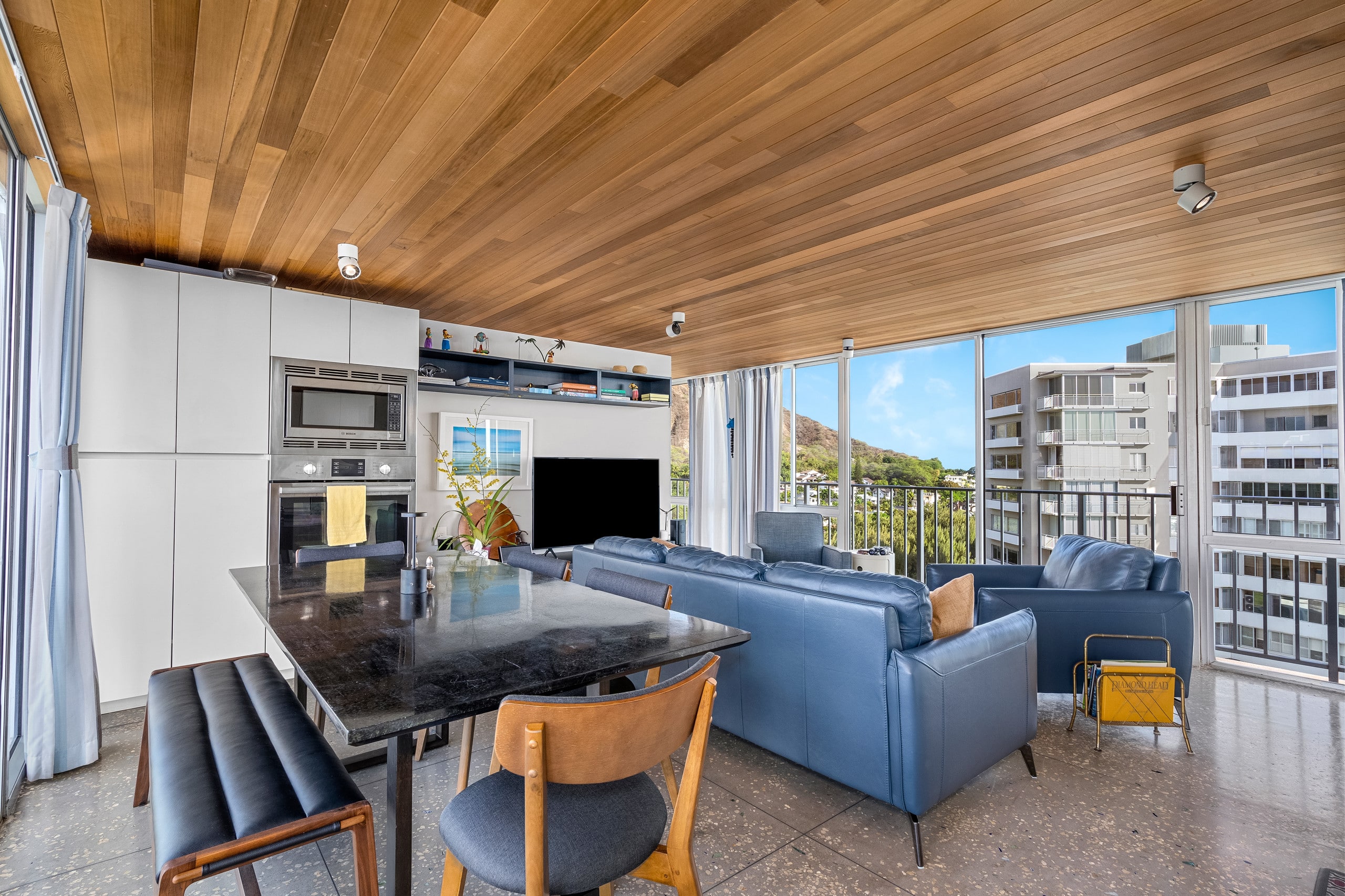 DHBH 1402 3 Bedroom Rooftop unit w/AC & 360° views - Image 15