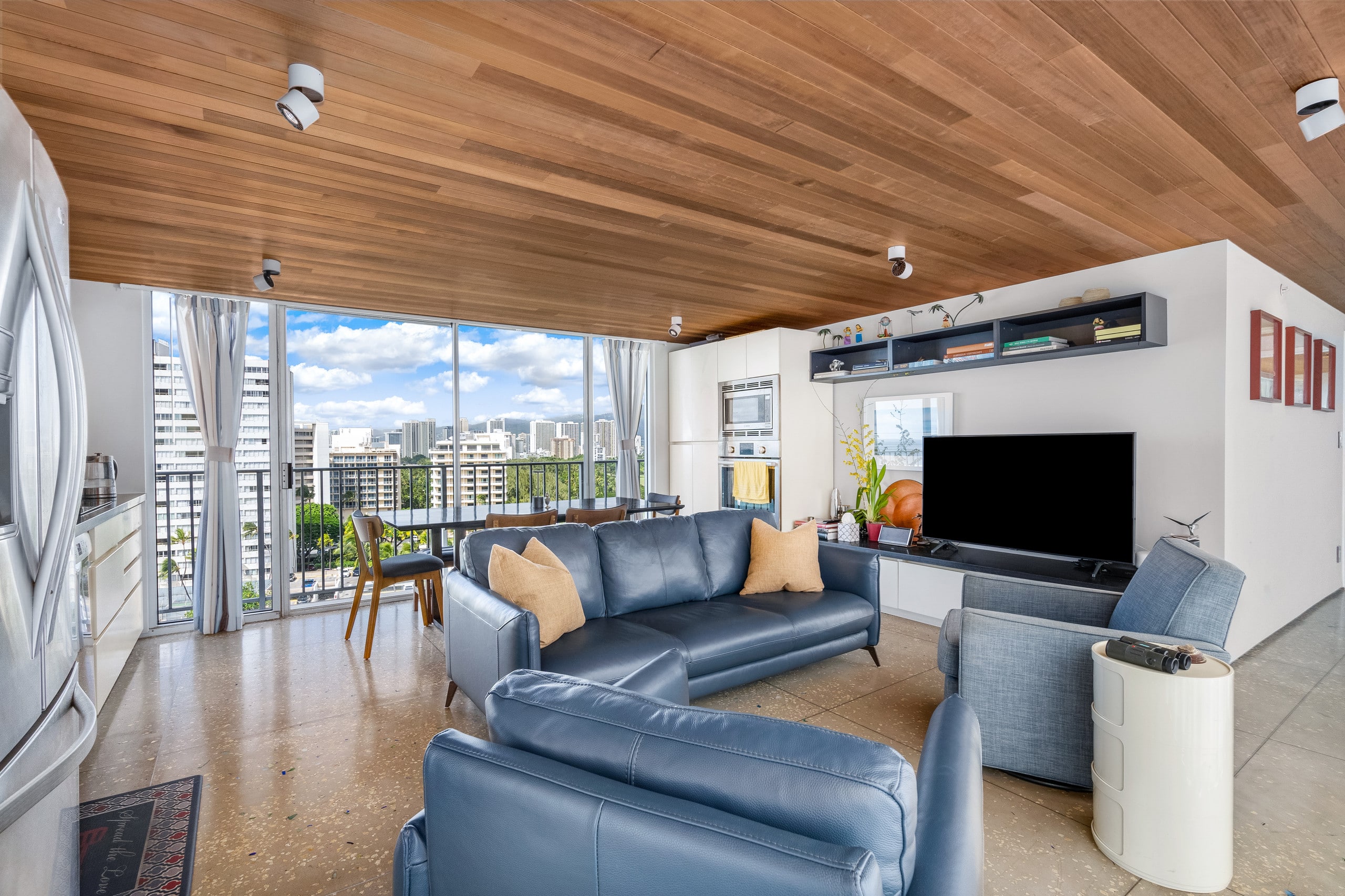 DHBH 1402 3 Bedroom Rooftop unit w/AC & 360° views - Image 7