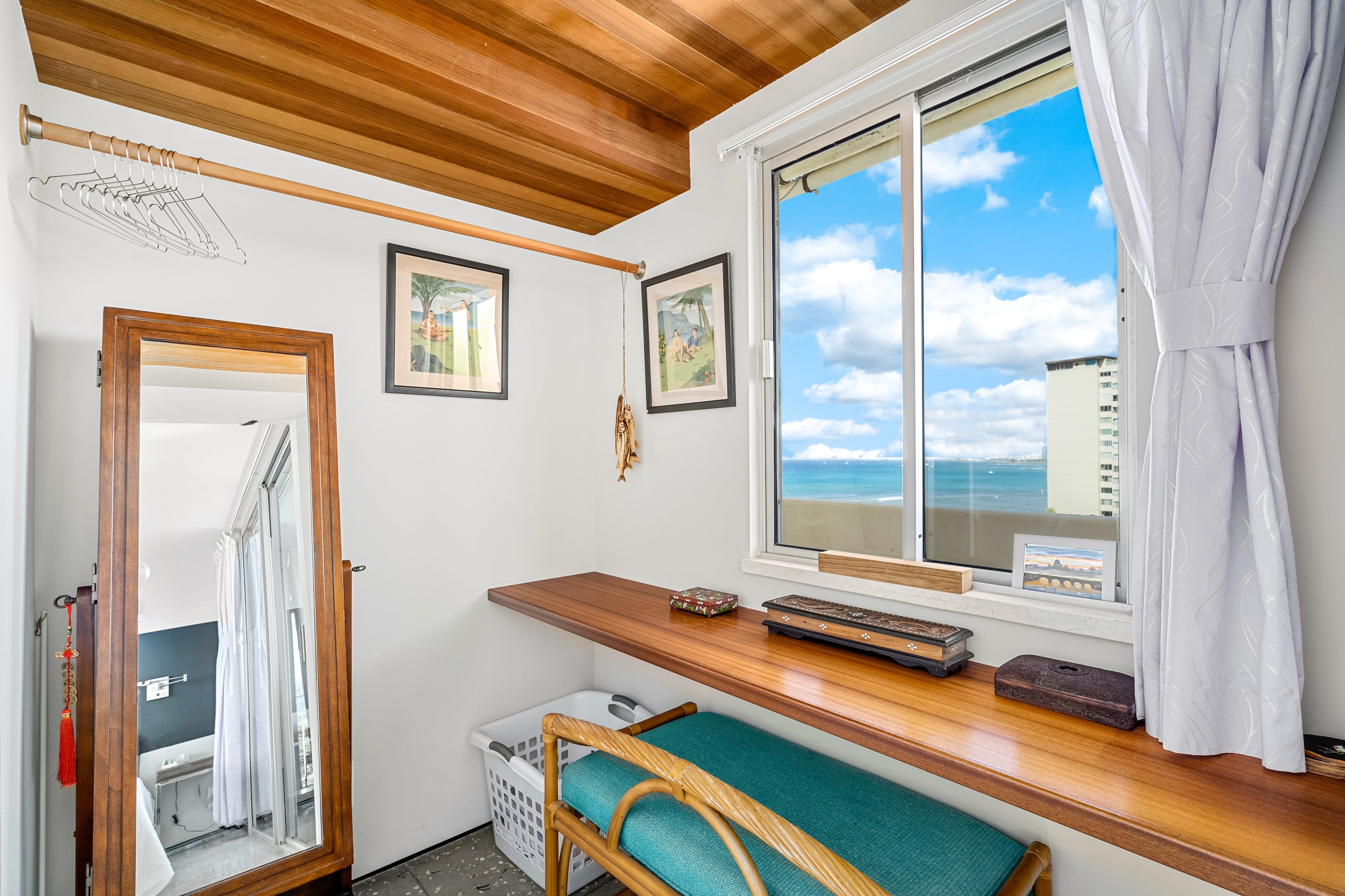 DHBH 1402 3 Bedroom Rooftop unit w/AC & 360° views - Image 22